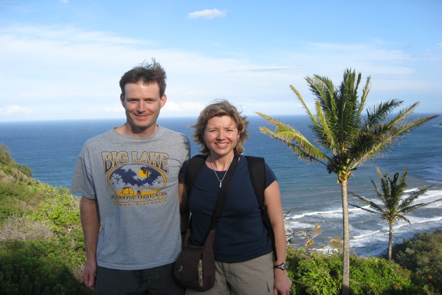 ../image/bill and julie at pololu valley lookout.jpg